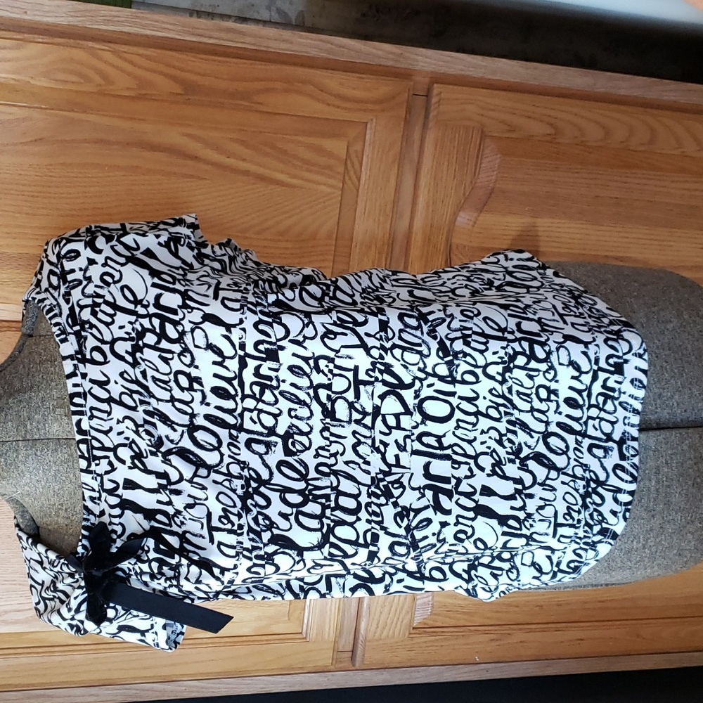 Like new top. Make bow if wanted or hide underneath